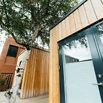 Delores Eco-Pod / Treehouse, Walk To Cabot Circus
