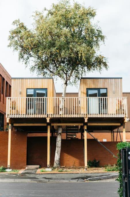 Delores Eco-pod / Treehouse, Walk To Cabot Circus