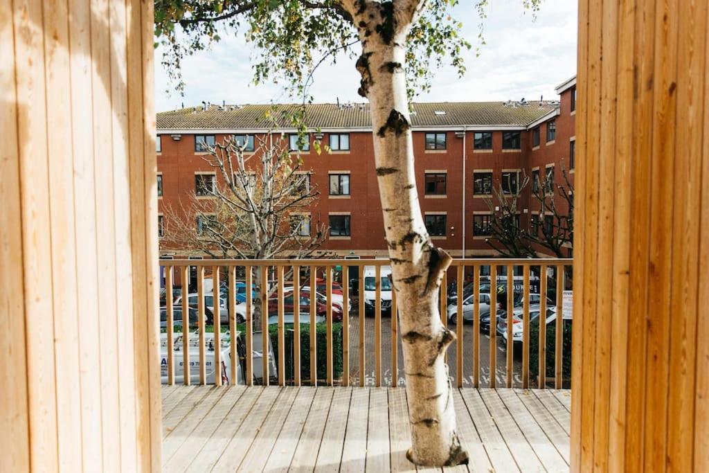Delores Eco-pod / Treehouse, Walk To Cabot Circus Appartamento *